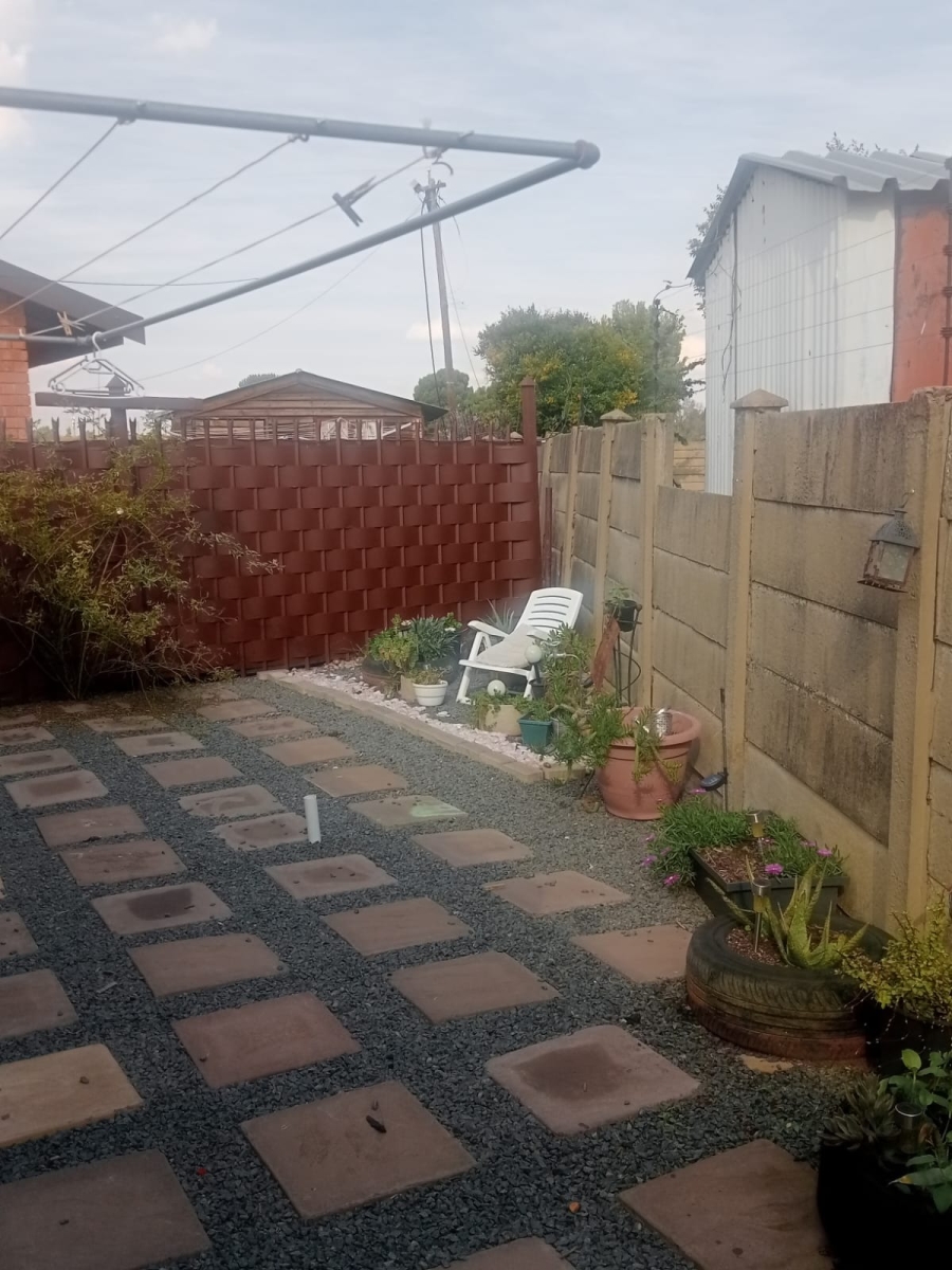 To Let 1 Bedroom Property for Rent in Pellissier Free State